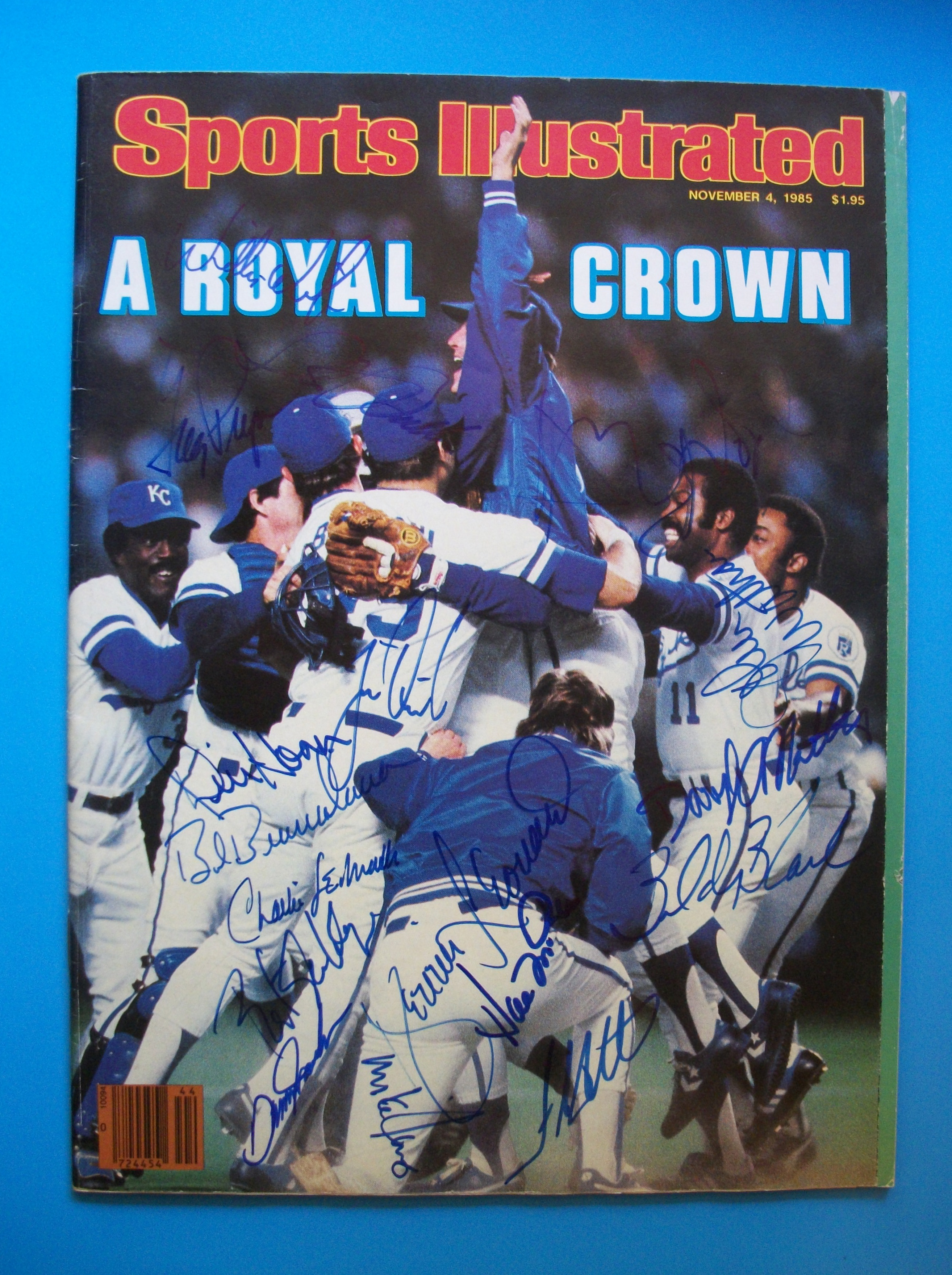 WILLIE WILSON KANSAS CITY ROYALS 1985 WS CHAMPS ACTION SIGNED 8x10